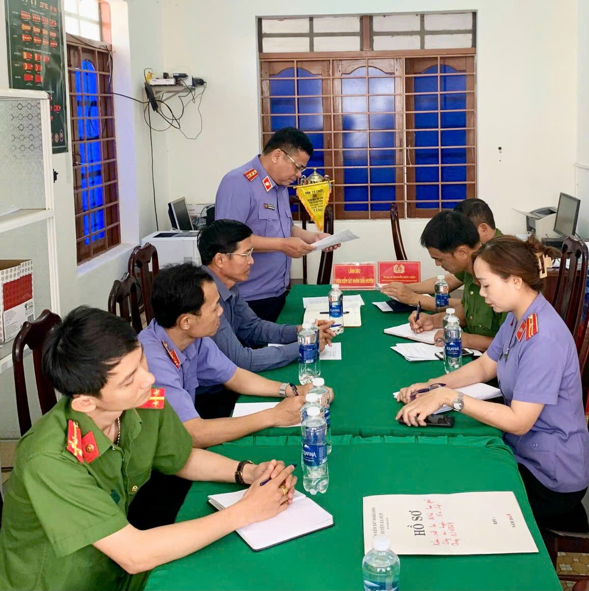 Kiểm sát trực tiếp tại Nhà tạm giữ Công an huyện