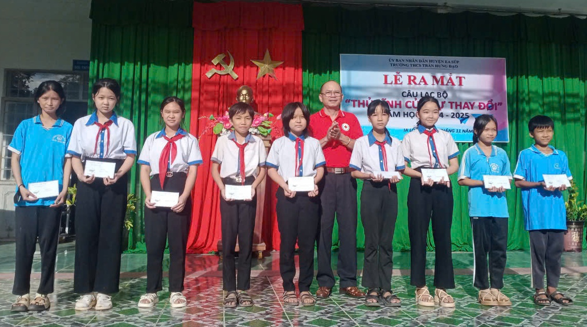 Lễ ra mắt CLB thủ lĩnh của sự thay đổi tại xã Cư Kbang